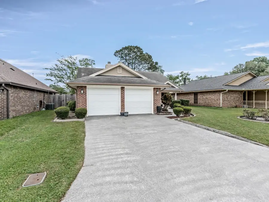 5770 Brett Ln, Beaumont, TX 77713 - #3