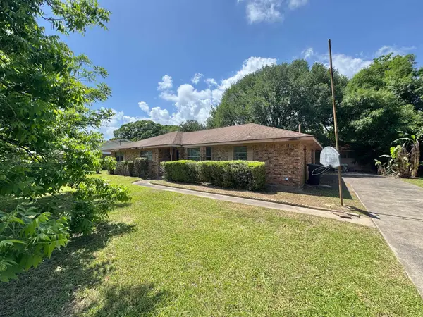 6299 GARNER AVE, Groves, TX 77619-0000