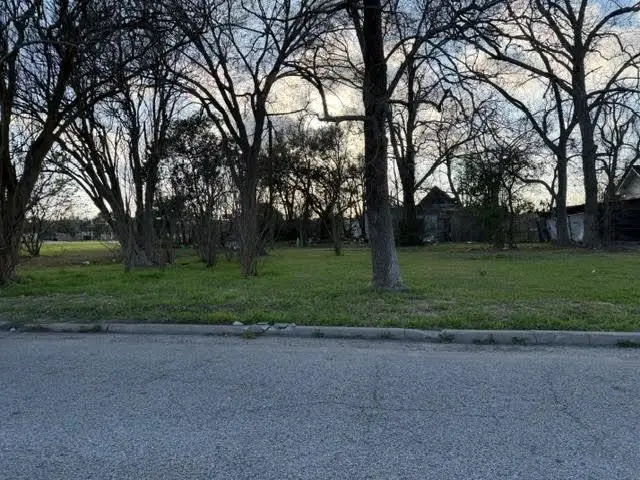 563 1st st, Beaumont, TX 77701 - #1