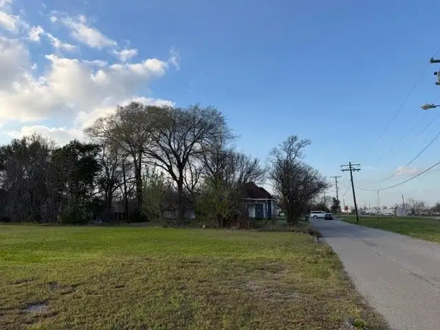 563 1st st, Beaumont, TX 77701 - #2