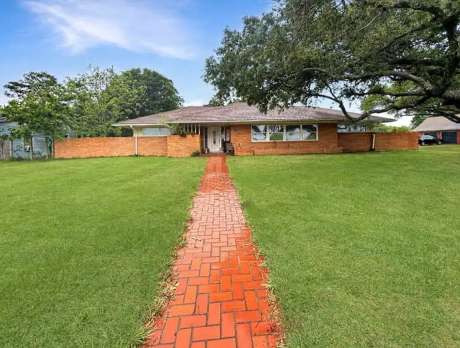 4449 Lakshore Dr., Port Arthur, TX 77642 - #2