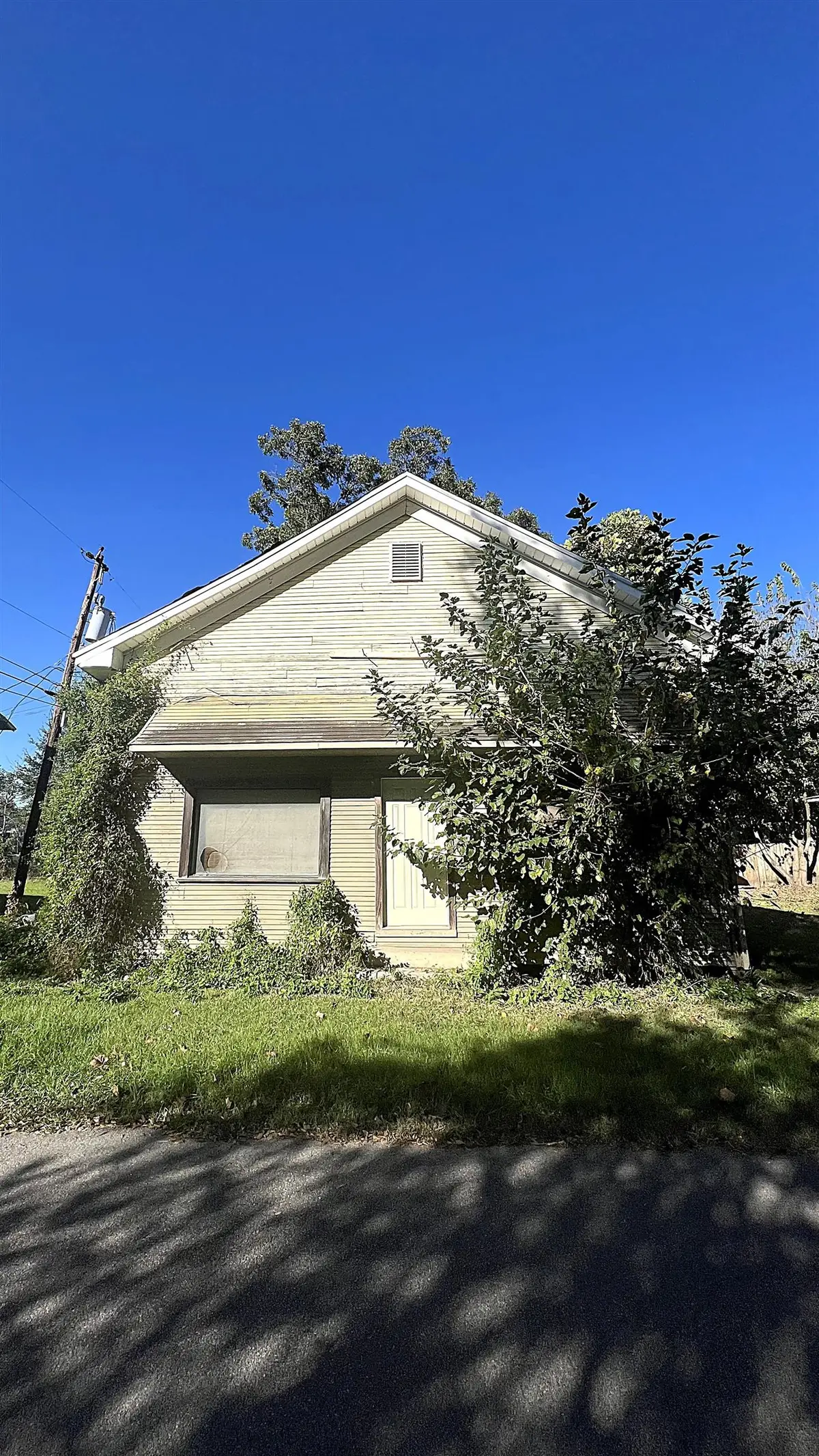 220 W AVE F, Silsbee, TX 77656 - #1