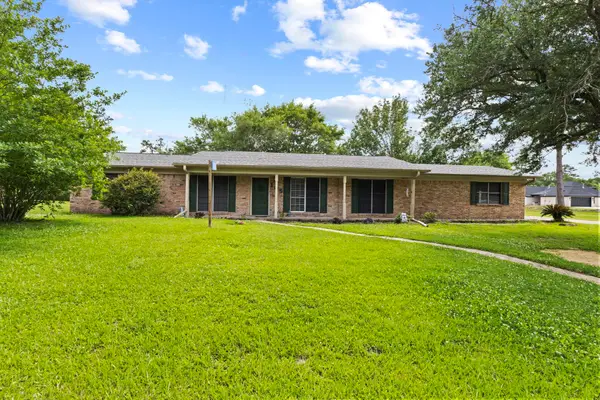 105 Pinewood, Silsbee, TX 77656
