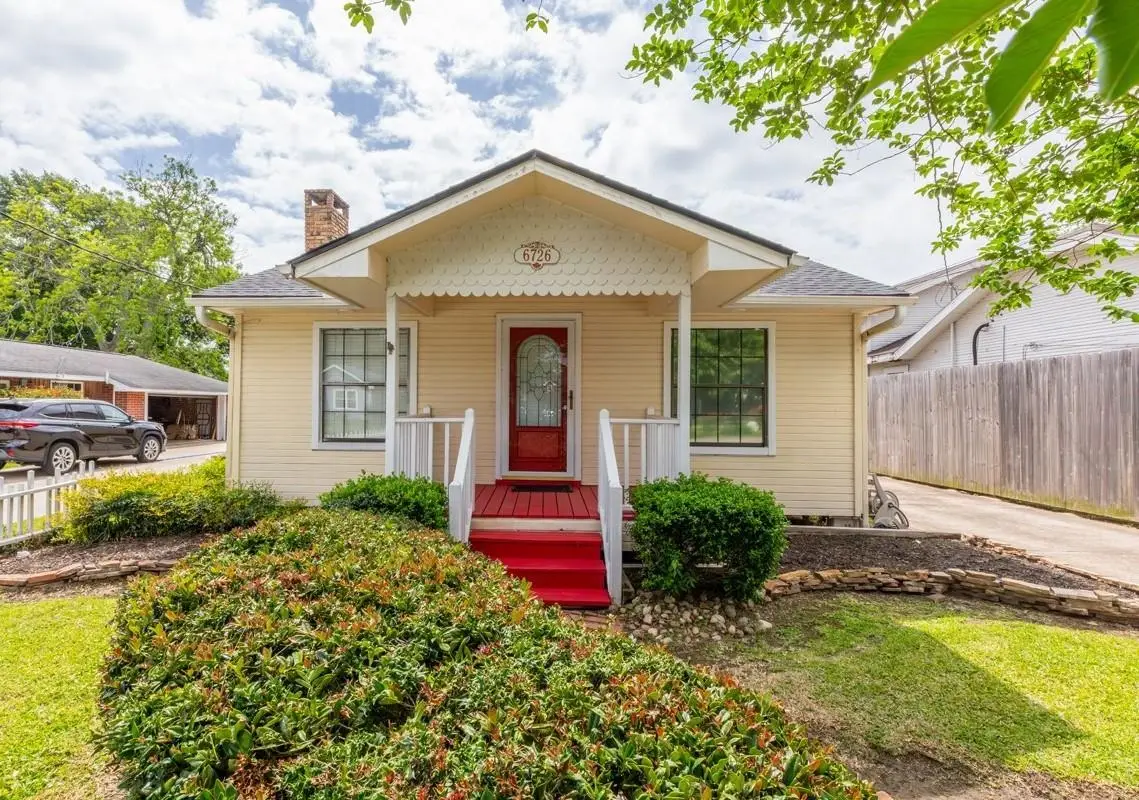 6726 Jefferson Blvd, Groves, TX 77619 - #1