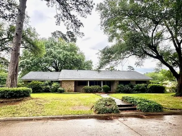 106 Robin RD, Silsbee, TX 77656