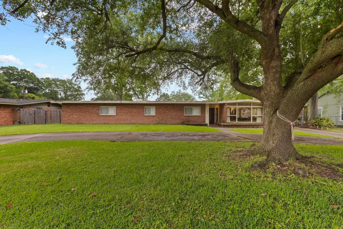 980 20th St, Beaumont, TX 77706 - #1