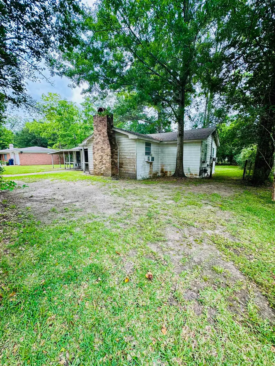 1008 W Ave B, Silsbee, TX 77656 - #2