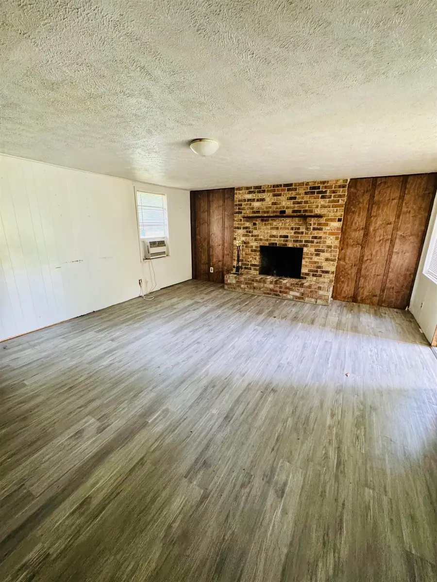 1008 W Ave B, Silsbee, TX 77656 - #3