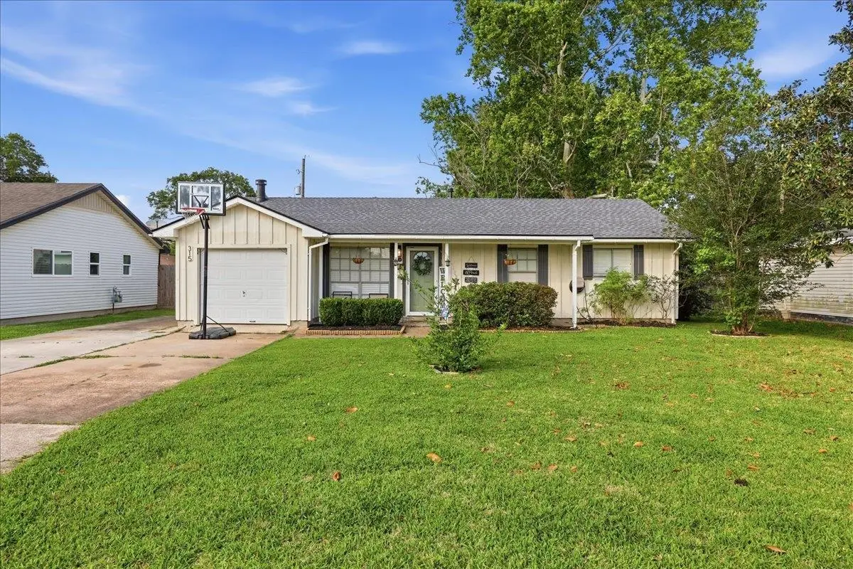 315 S 1 1/2 st, Nederland, TX 77627 - #1