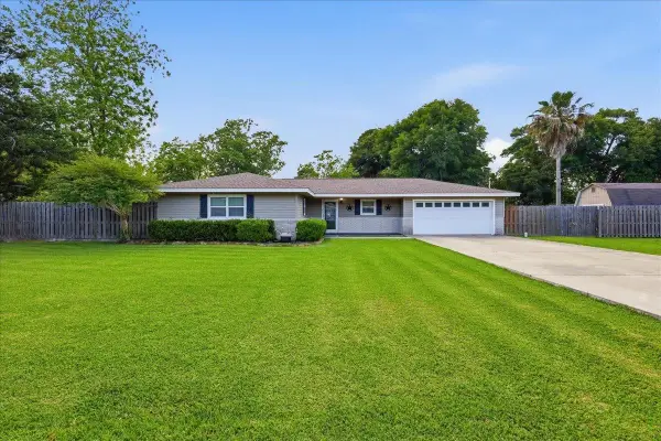 1420 Avenue J, Nederland, TX 77627