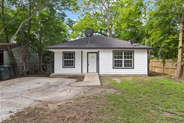 2125 Tenth Ave, Port Arthur, TX 77642