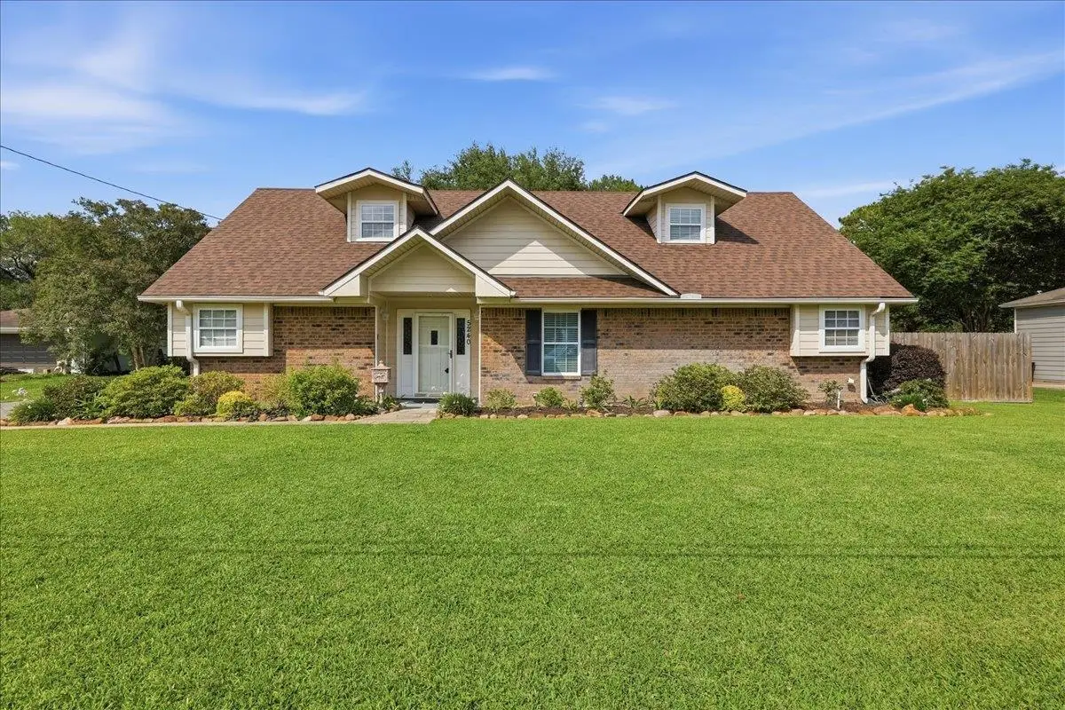 5240 WHITAKER ST, Groves, TX 77619-0000 - #1