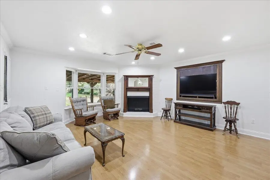 5240 WHITAKER ST, Groves, TX 77619-0000 - #3