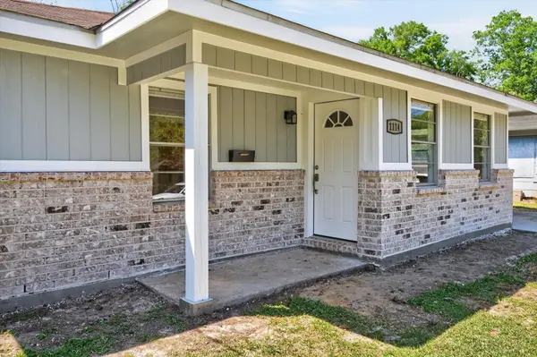 1114 Montrose St, Port Neches, TX 77651-2616