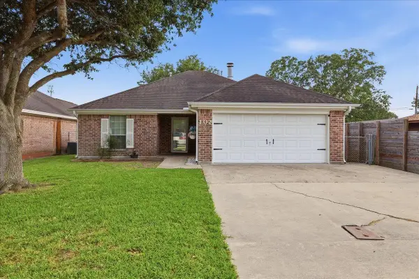 102 Chapeg Street, Nederland, TX 77627