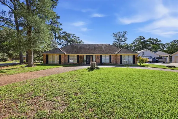 1290 Sheridan Ln, Beaumont, TX 77706