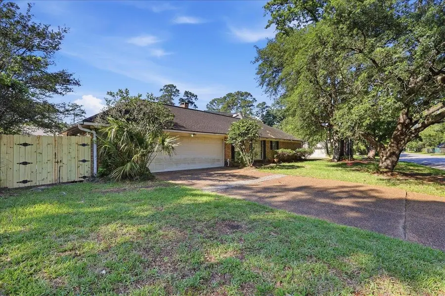 1290 Sheridan Ln, Beaumont, TX 77706 - #2