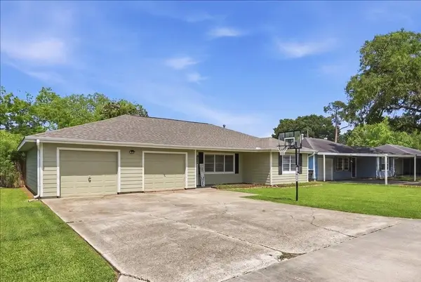 4722 Lawndale Avenue, Groves, TX 77619