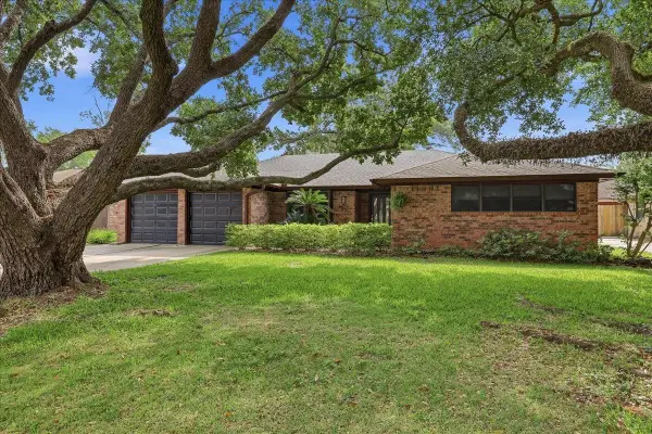 2890 Westmont Dr., Beaumont, TX 77706