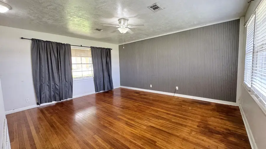 3559 Charles Avenue, Groves, TX 77619 - #3