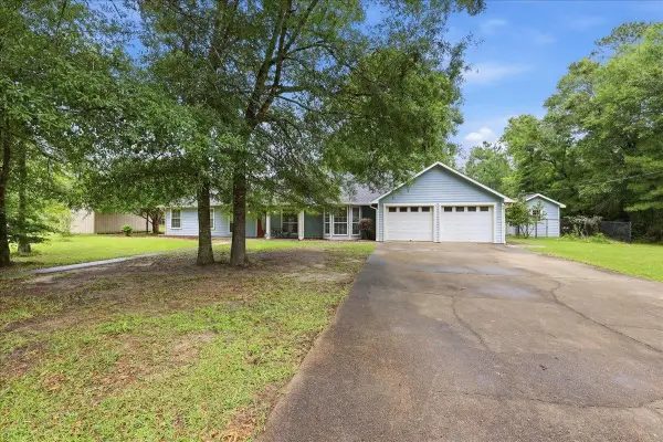 2564 Highland Park Dr, Orange, TX 77632