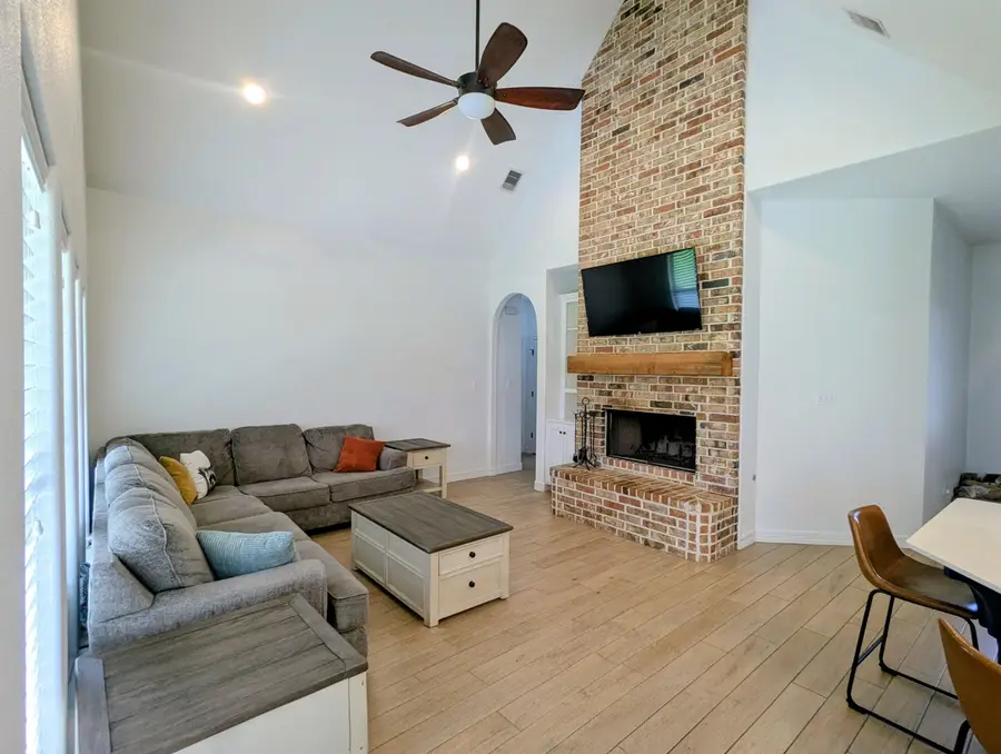 320 Lauren Dr, Orange, TX 77630 - #2