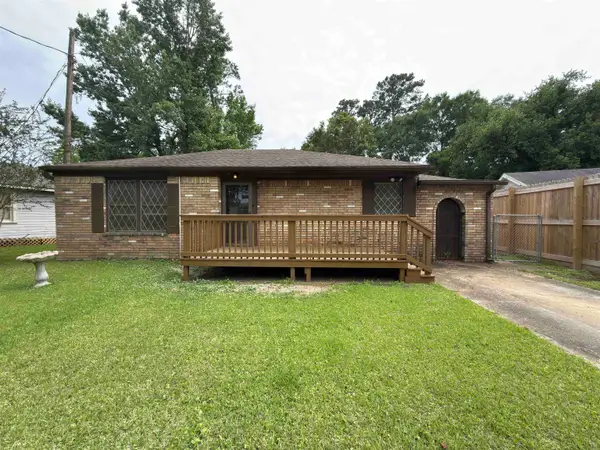 563 W Bolivar Street, Vidor, TX 77662