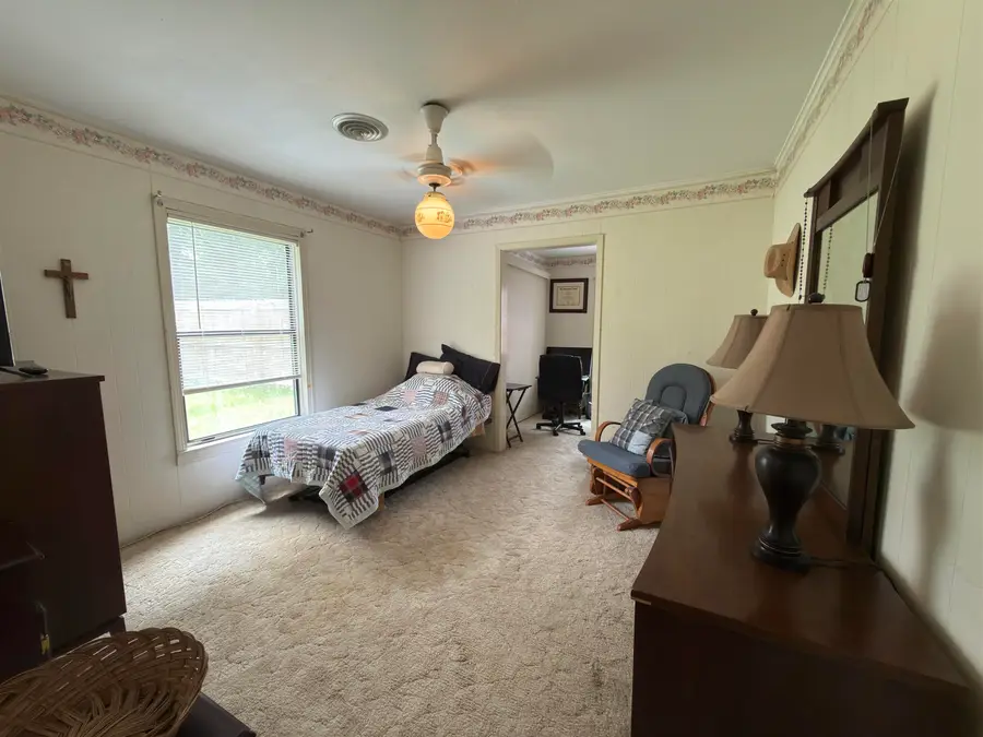 563 W Bolivar Street, Vidor, TX 77662 - #2