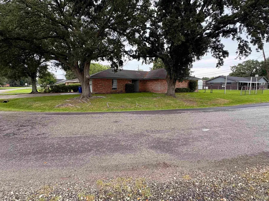 1312 Travis St, Nederland, TX 77627 - #2