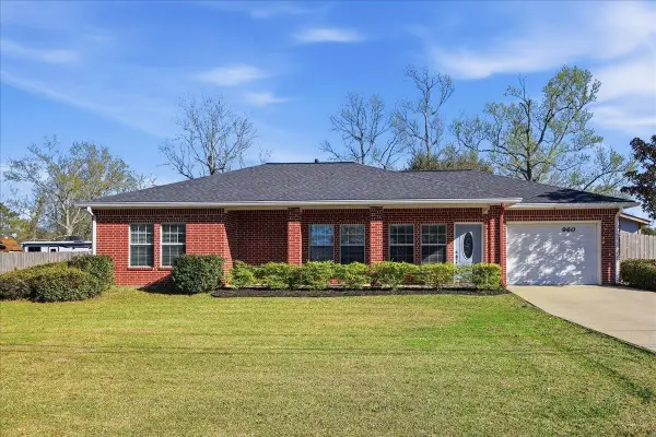 960 Dugas, Bridge City, TX 77611