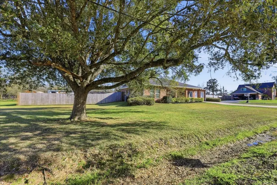 960 Dugas, Bridge City, TX 77611 - #2