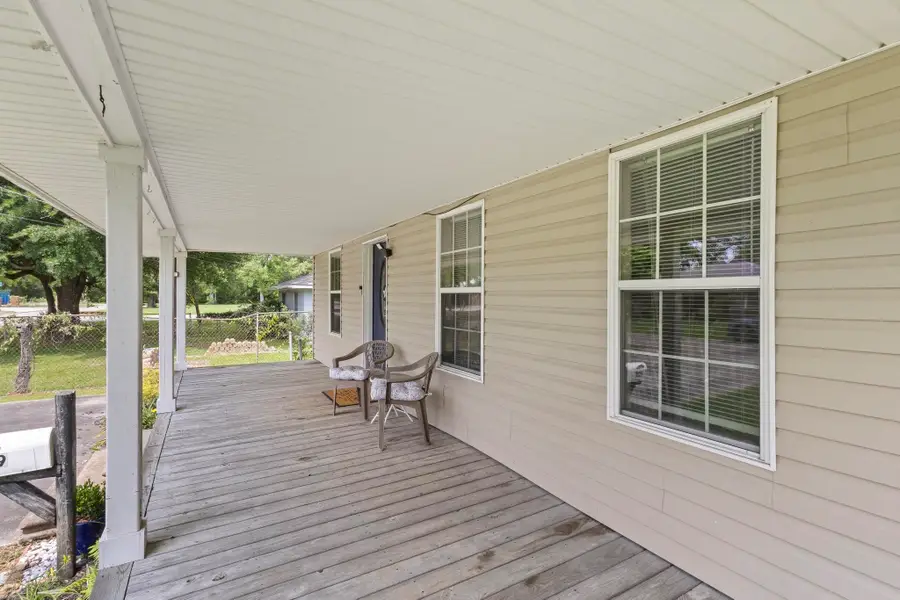 709 Dallas St, Port Neches, TX 77651 - #3