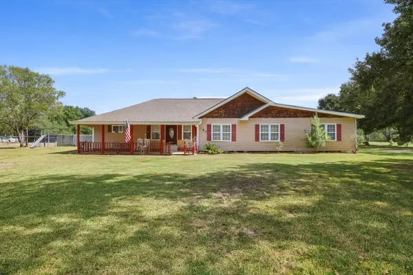 410 N Broadway, China, TX 77613