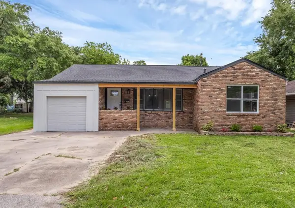6220 East Drive, Groves, TX 77619