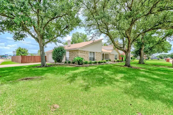 2103 Avenue N, Nederland, TX 77627