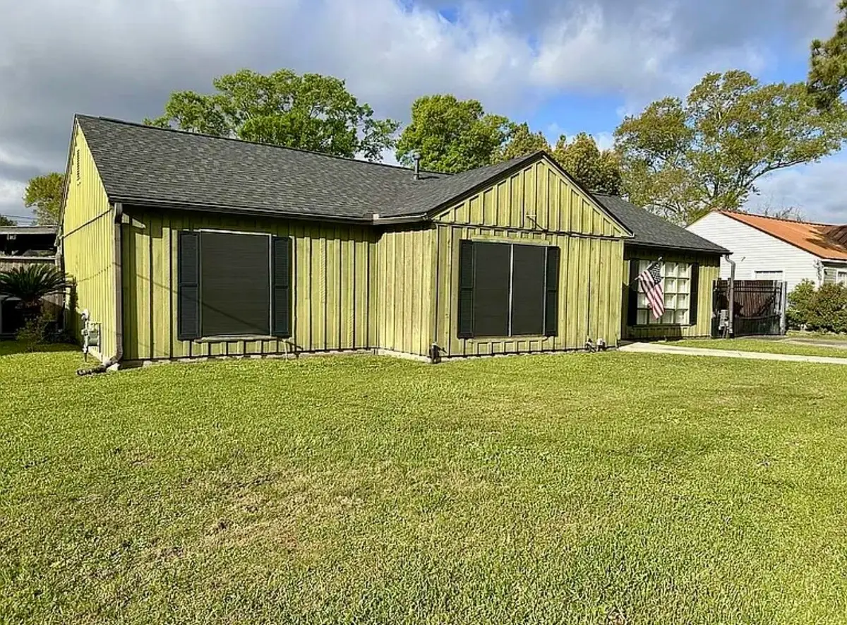2801 Berry Avenue, Groves, TX 77619 - #1