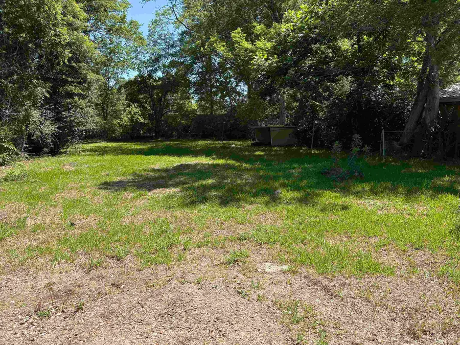 5225 Parkview Dr., Beaumont, TX 77705 - #2