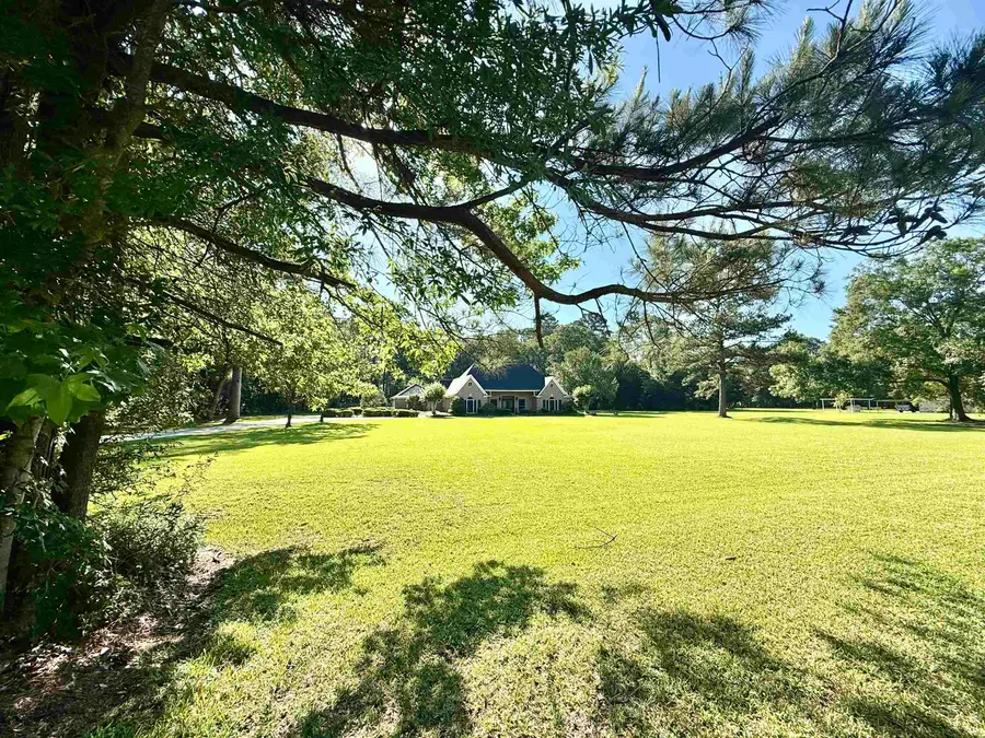 945 S Main St, Vidor, TX 77662 - #2