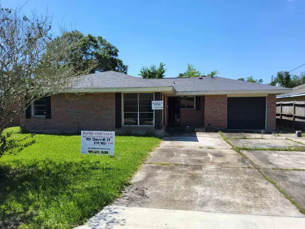 701 Sherrill St, West Orange, TX 77630
