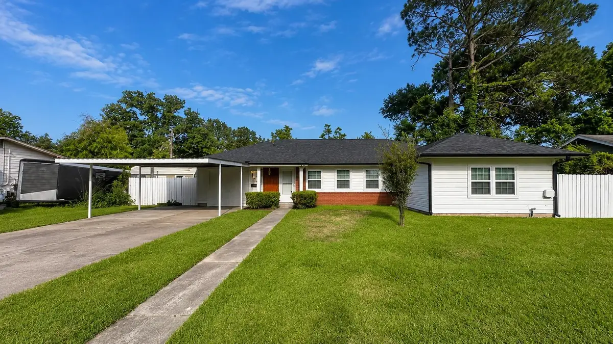 108 Britton Dr, Silsbee, TX 77656 - #1