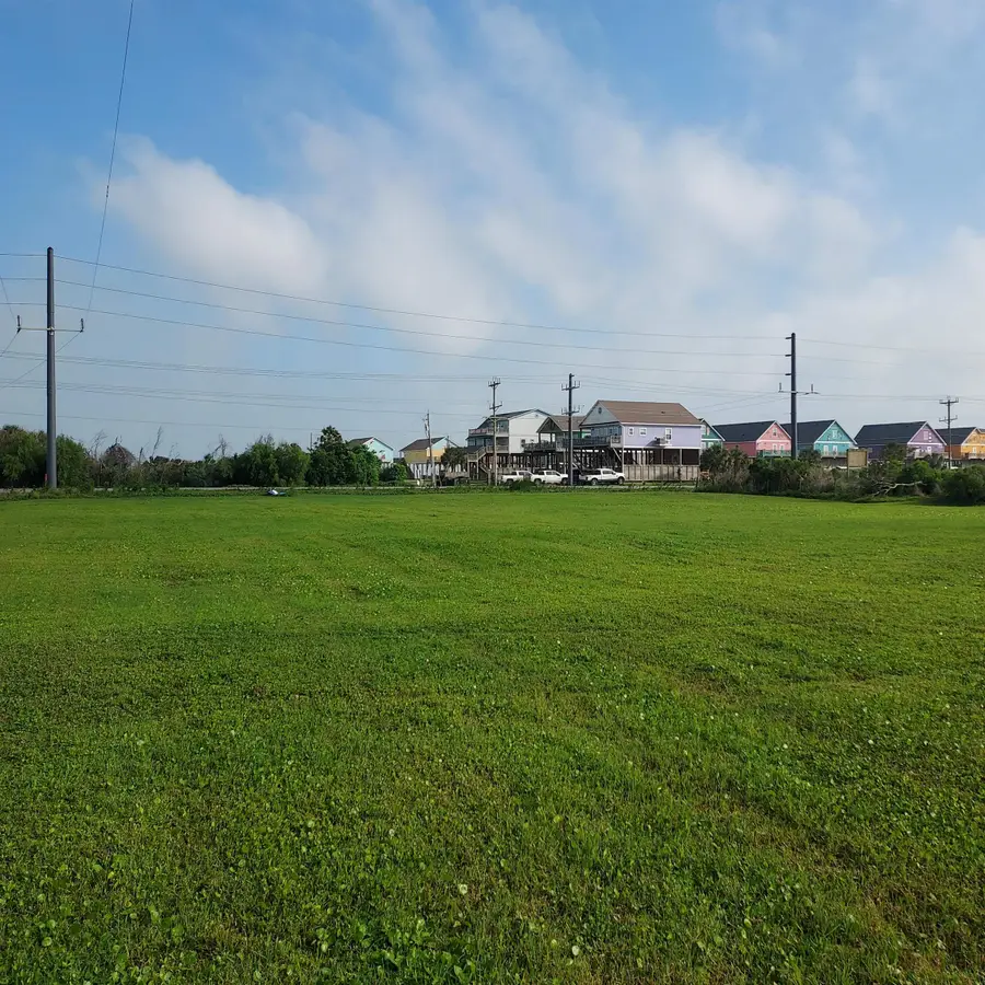 1013 Canal, Gilchrist, TX 77617 - #3
