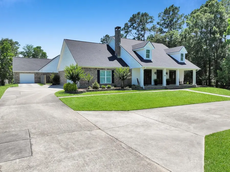 215 W Pineshadows Dr., Sour Lake, TX 77659 - #2