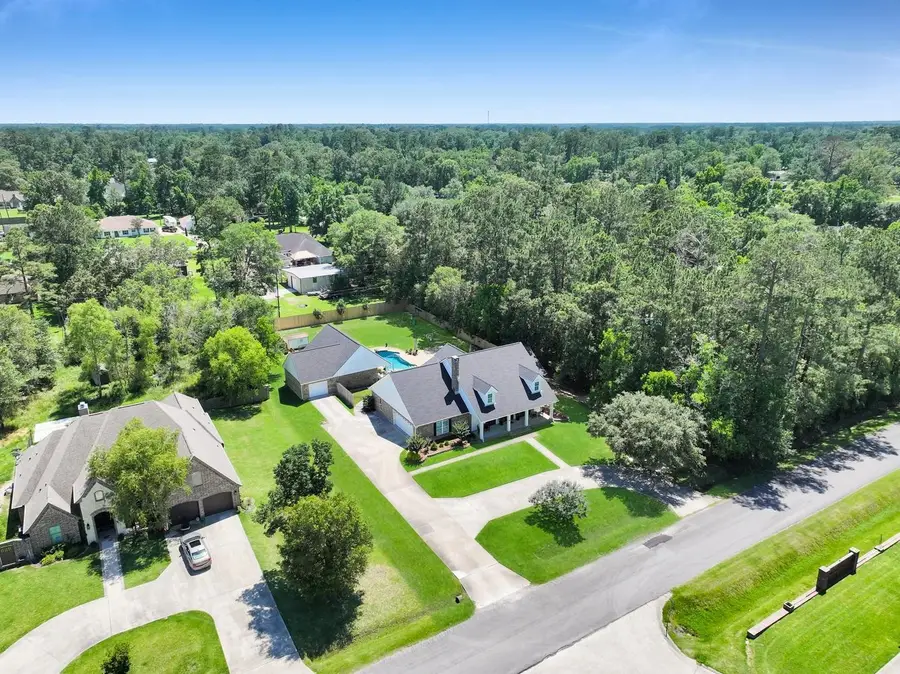 215 W Pineshadows Dr., Sour Lake, TX 77659 - #3