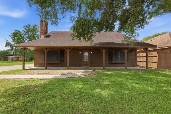 3105 Price St., Nederland, TX 77627