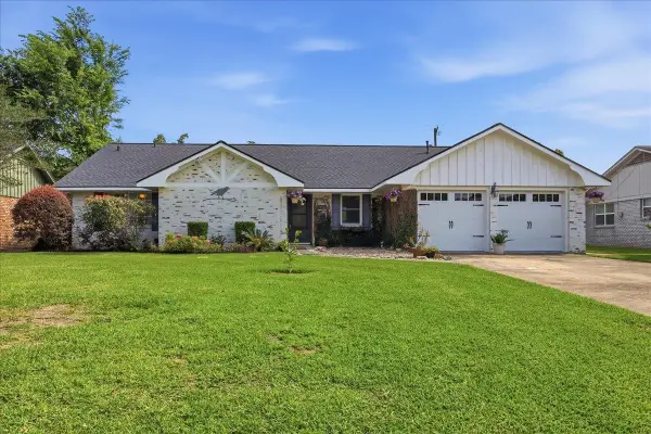 6155 Westgate Dr, Beaumont, TX 77706
