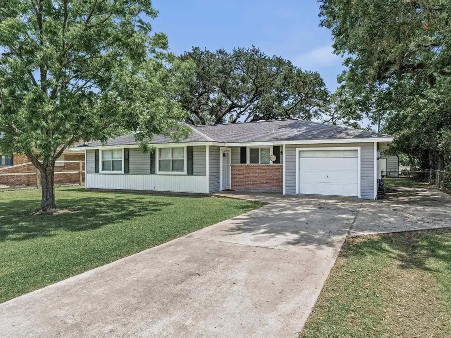 123 Ogden, Winnie, TX 77665 - #2