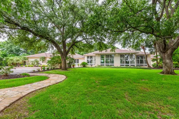 2801 Merriman St., Port Neches, TX 77651