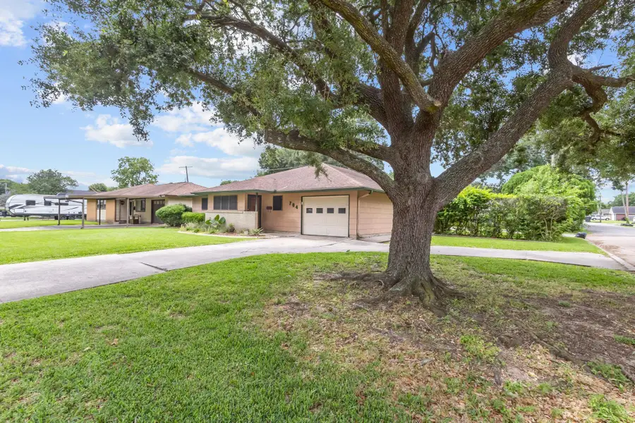 704 S 18th St, Nederland, TX 77627 - #3