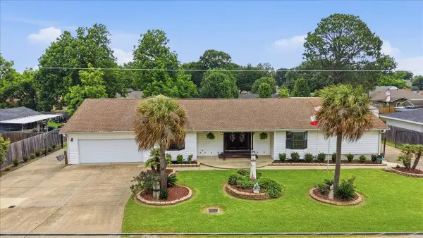 5320 Lincoln Ave., Groves, TX 77619