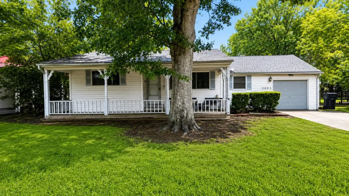 3035 Berry Ave, Groves, TX 77619 - #1